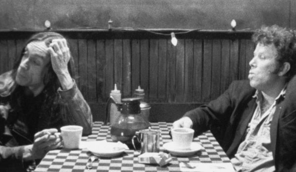 Kadr z filmu "Kawa i papierosy"